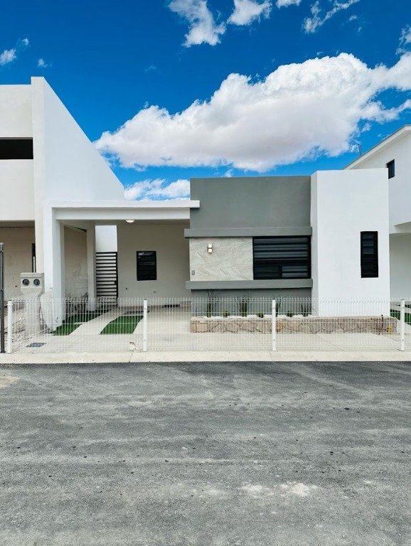 HERMOSA CASA DE UN PISO EN PRIVADO EN FRACC. COORDILLEROS